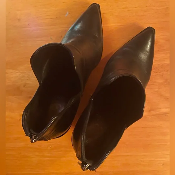 Vince Camuto “Gidgeta” black leather pointed toe heeled ankle boots size 10 - Picture 7 of 8